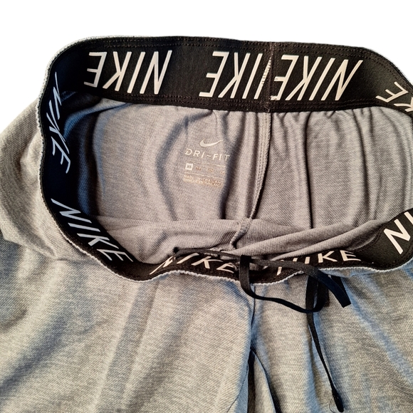 Nike shorts - Picture 3 of 6